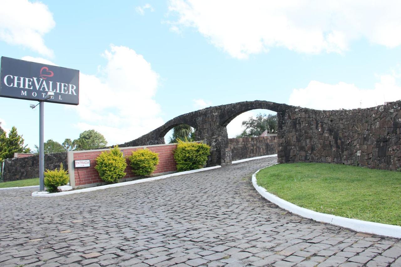 Hotel del amor Chevalier - Athos Lages